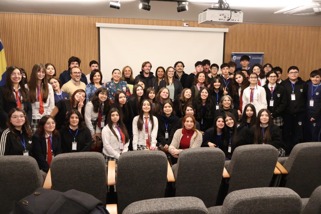 Más de 100 estudiantes participaron en lanzamiento de la novela «Jaguar» en la Facultad de Ciencias Ambientales UdeC